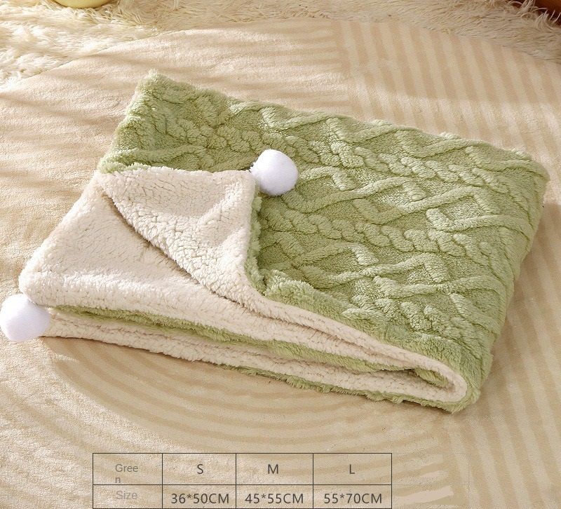 2-piece L size Green Pet Winter Comfort Bundle – 70*55cm Plush Pet Blanket and 60*40cm Thickened Pet Sleeping Bed Set for Dogs and Cats, Double-Sided Warm Blanket with Soft Plush Bed Cushion